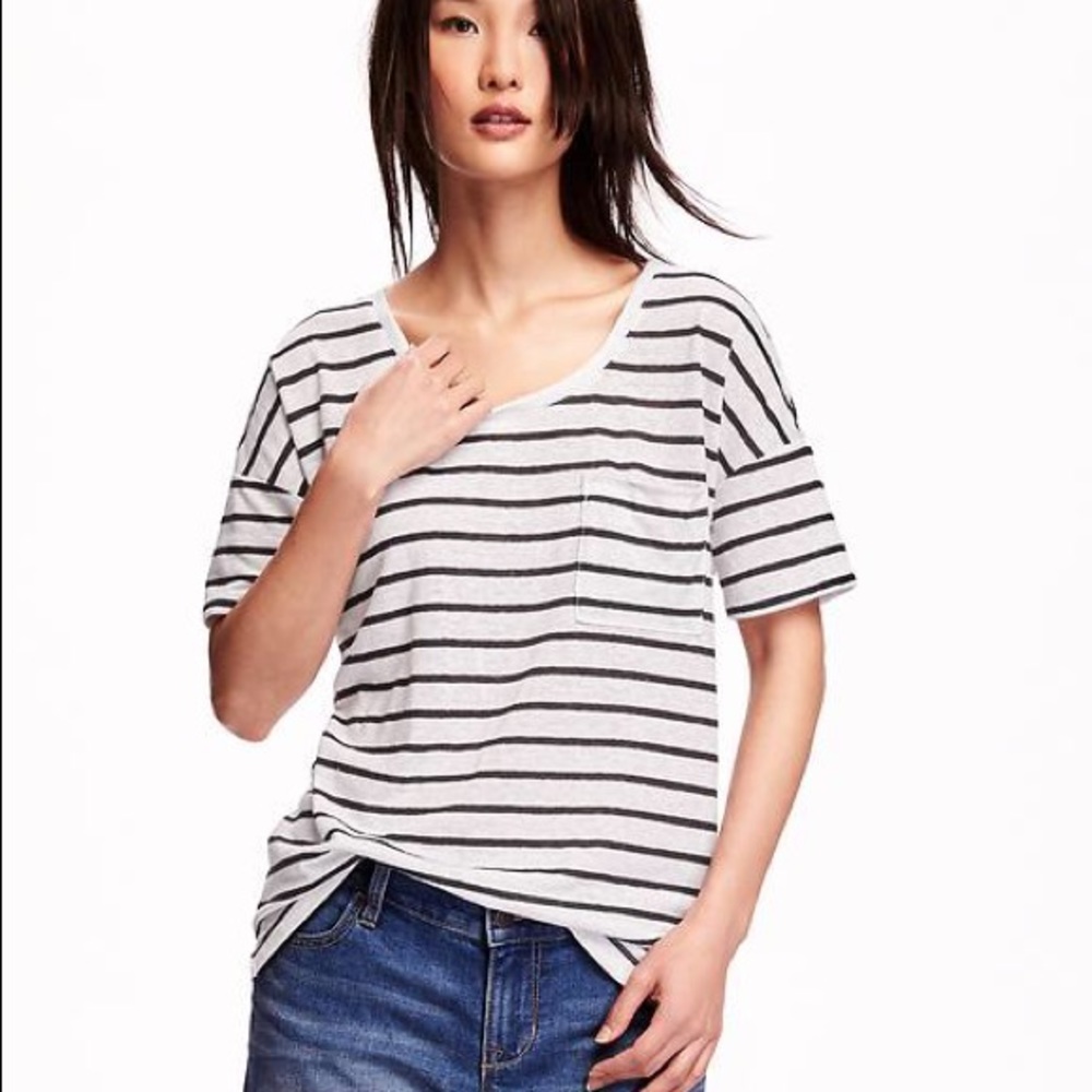 OLD NAVY BLACK AND WHITE STRIPED BOYFRIEND T SHIRT